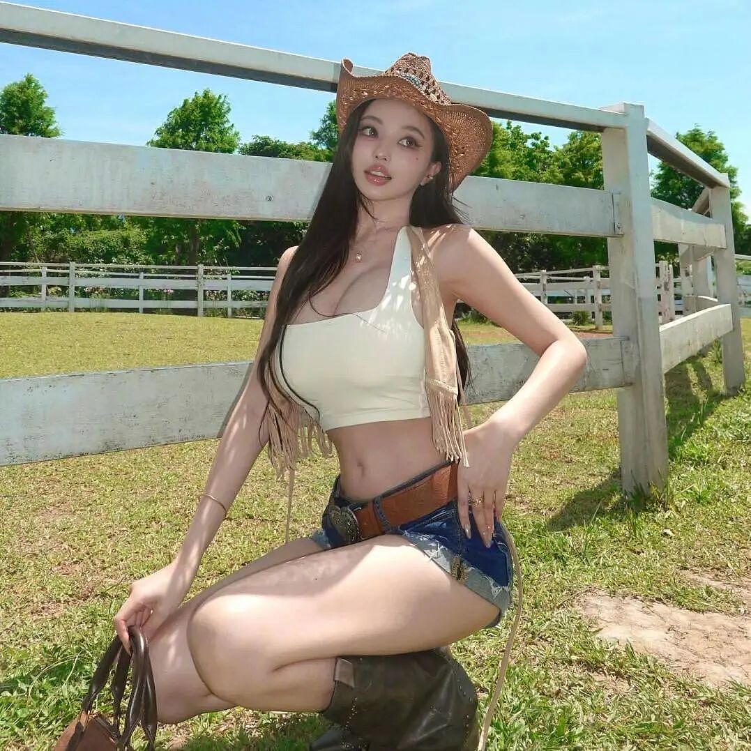 【美女】超绝女网红!身材哇哇好!(组图) - 6