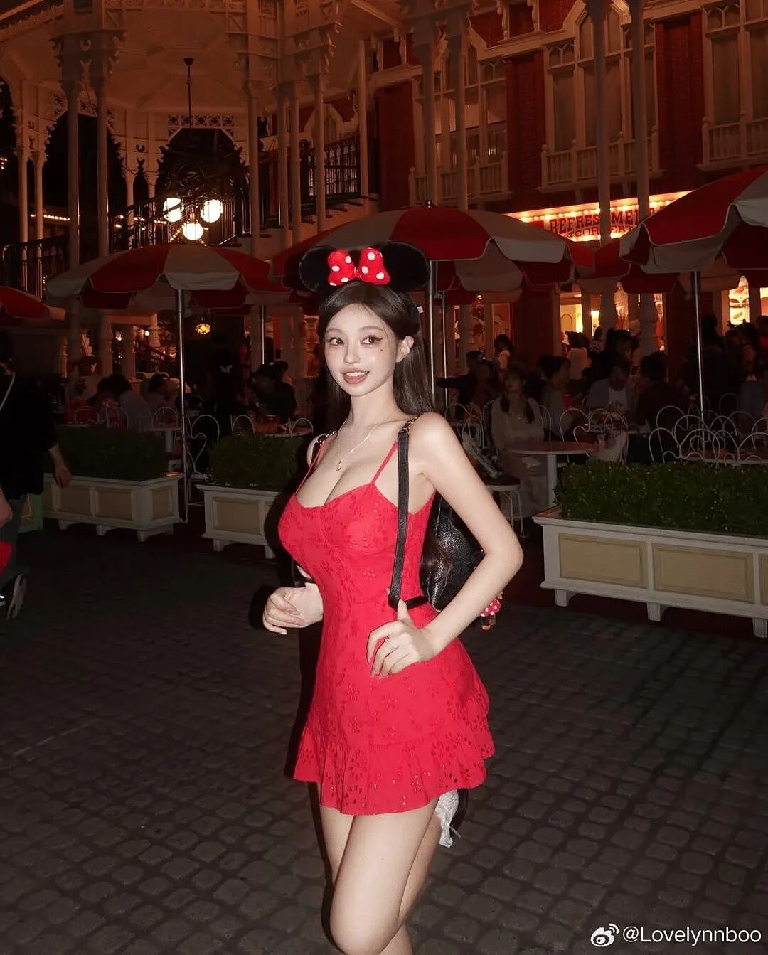 【美女】超绝女网红!身材哇哇好!(组图) - 11
