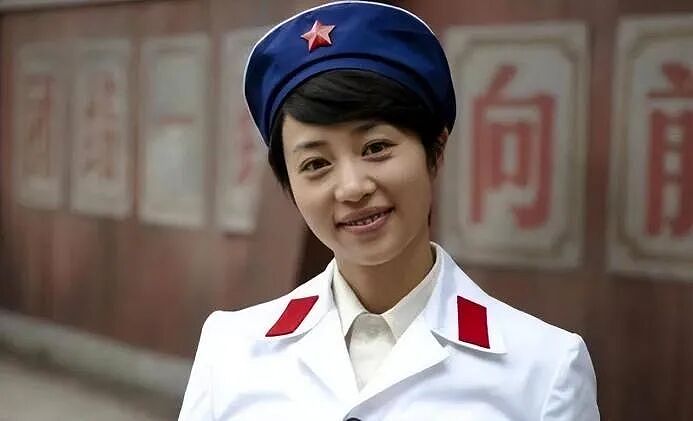【情感】他俩竟然是夫妻！《主角》里的团长戏外娶了小12岁学生，恋爱16年后结婚，一家三口幸福无比（组图） - 4