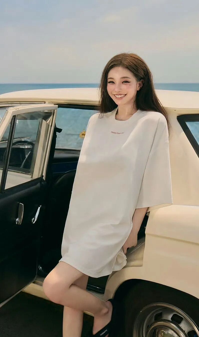 【美女】超绝女网红!身材哇哇好!(组图) - 5