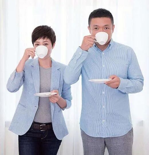 【情感】他俩竟然是夫妻！《主角》里的团长戏外娶了小12岁学生，恋爱16年后结婚，一家三口幸福无比（组图） - 15