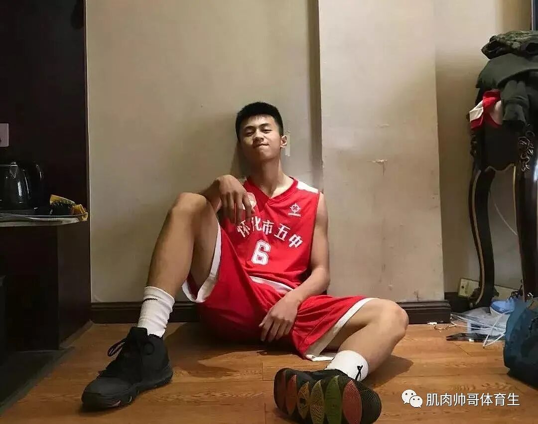 【帅哥】篮球体育生，这样帅气的同学请给我来一打（组图） - 2