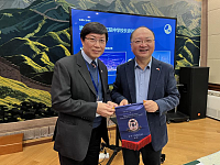 房新文总领事会见香港东华三院中学校长参访团（图）