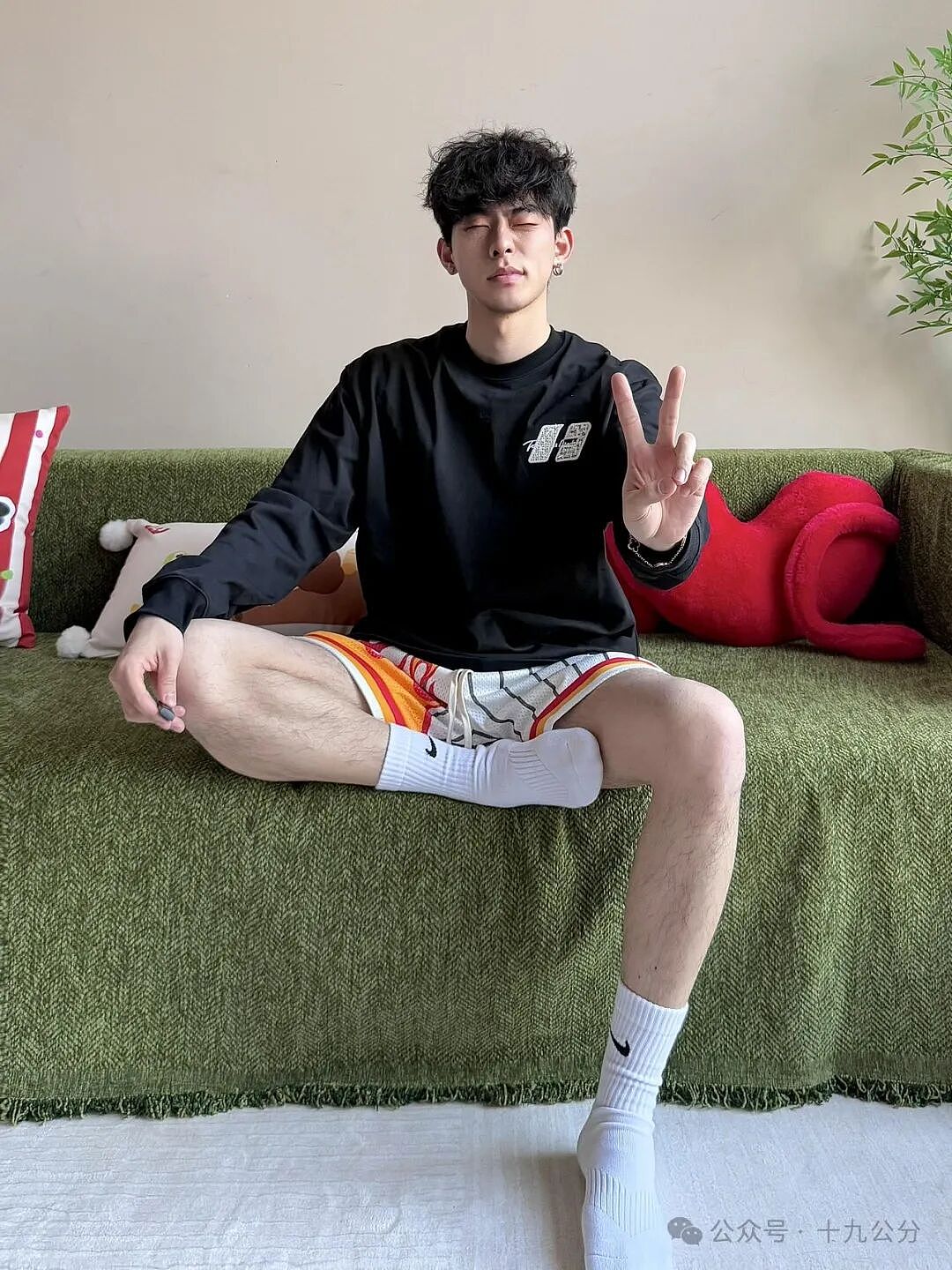 【帅哥】超浓密腿毛,大喉结,大鼻子,超高颜值卷毛小狼狗!颜值堪比一线明星!(组图) - 2