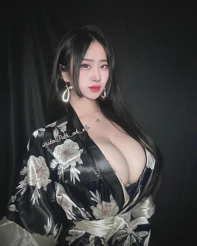 【美女】美女酥胸半露，奶凶的很，性感撩人，给人一种夏季清凉感（组图） - 8