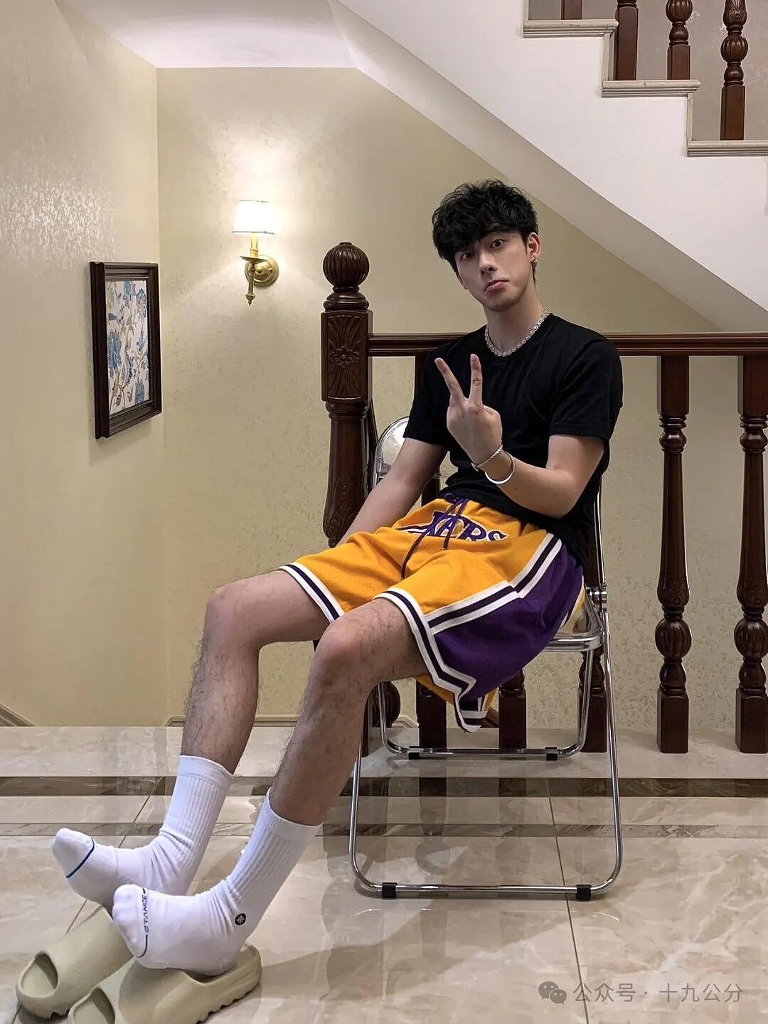【帅哥】超浓密腿毛,大喉结,大鼻子,超高颜值卷毛小狼狗!颜值堪比一线明星!(组图) - 5