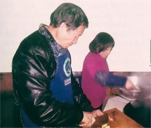 【情感】13年前,西班牙华裔富商爱上57岁农妇,舍弃亿万家产归隐山田,如今怎么样了(组图) - 13