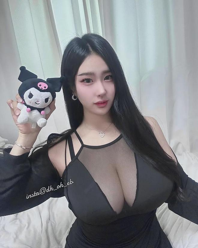【美女】美女酥胸半露，奶凶的很，性感撩人，给人一种夏季清凉感（组图） - 5