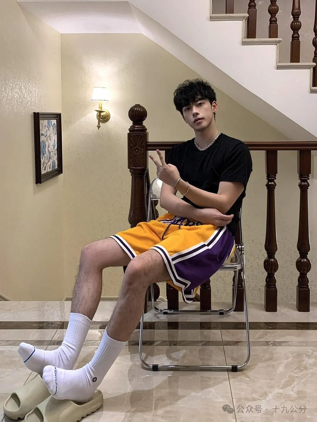 【帅哥】超浓密腿毛,大喉结,大鼻子,超高颜值卷毛小狼狗!颜值堪比一线明星!(组图) - 4