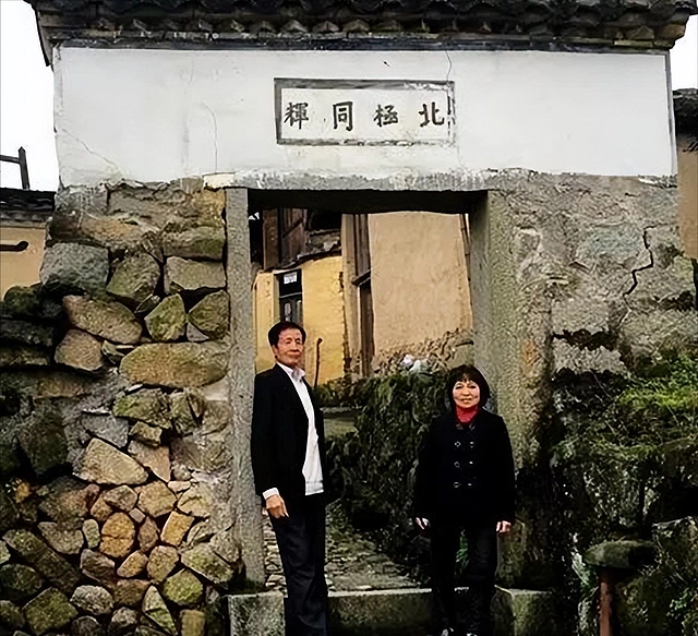 【情感】13年前,西班牙华裔富商爱上57岁农妇,舍弃亿万家产归隐山田,如今怎么样了(组图) - 9