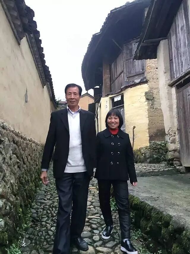 【情感】13年前,西班牙华裔富商爱上57岁农妇,舍弃亿万家产归隐山田,如今怎么样了(组图) - 11