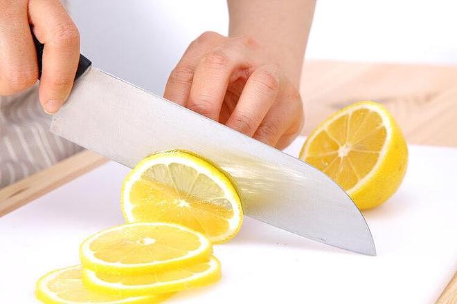 【健康】柠檬能杀死12种癌,比化疗强一万倍?喝柠檬水能抗癌?告诉你真相(组图) - 1