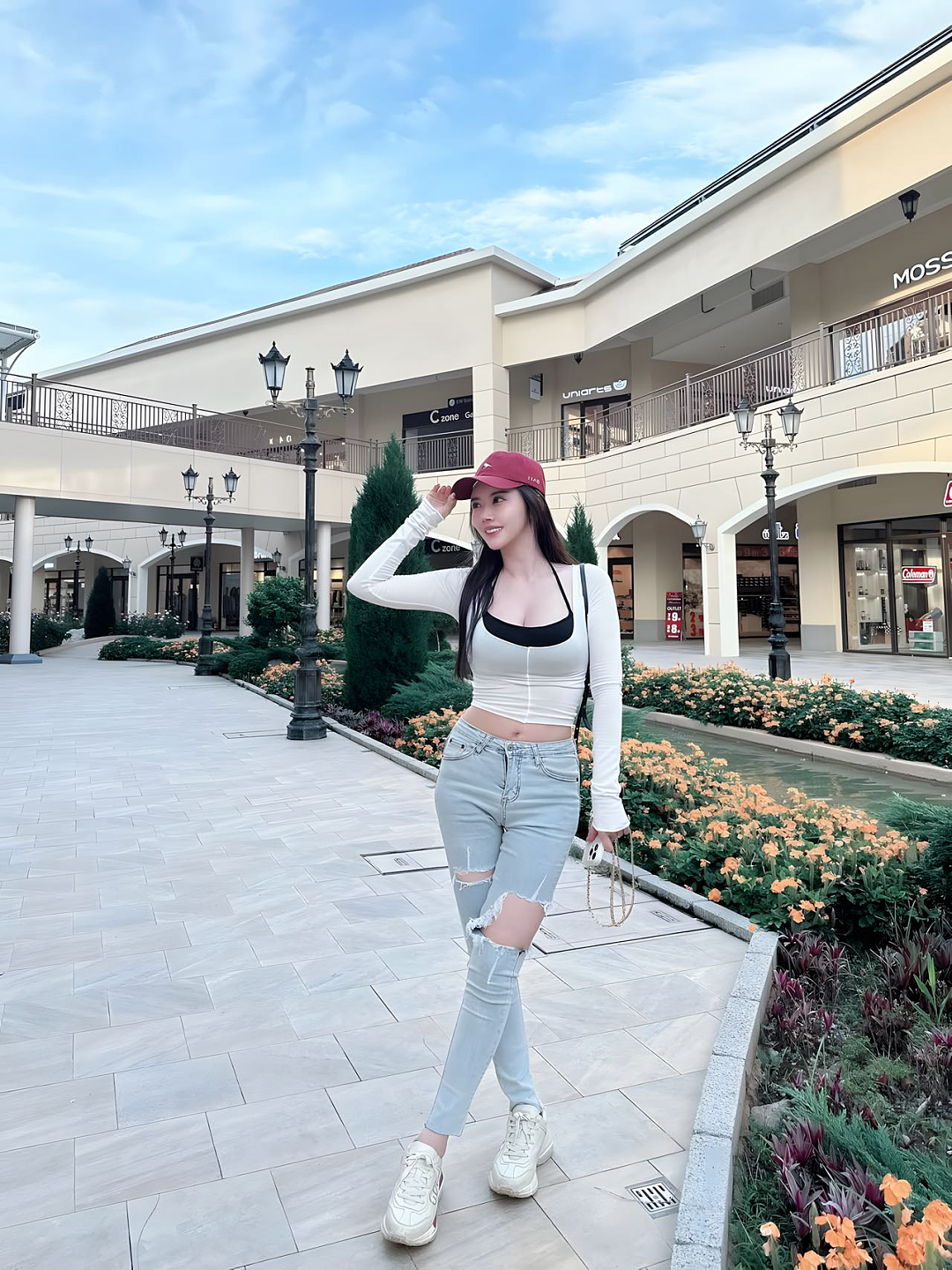 美女|修身辣妹 长腿吸睛(组图) - 1