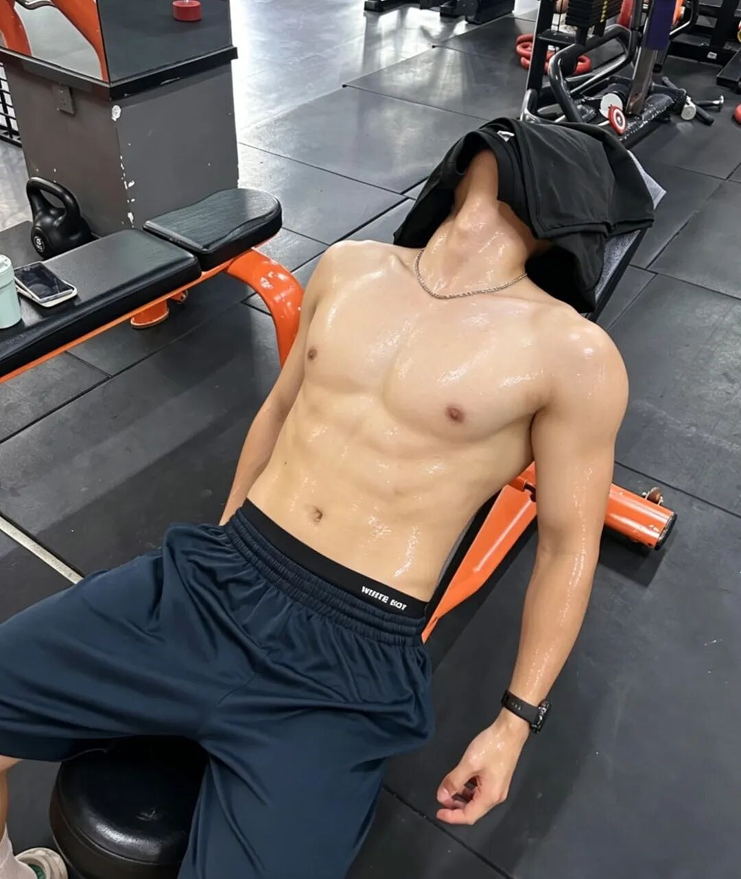 【帅哥】健身房187薄肌小狼狗，旁边哥们眼睛都看直了...（组图） - 10