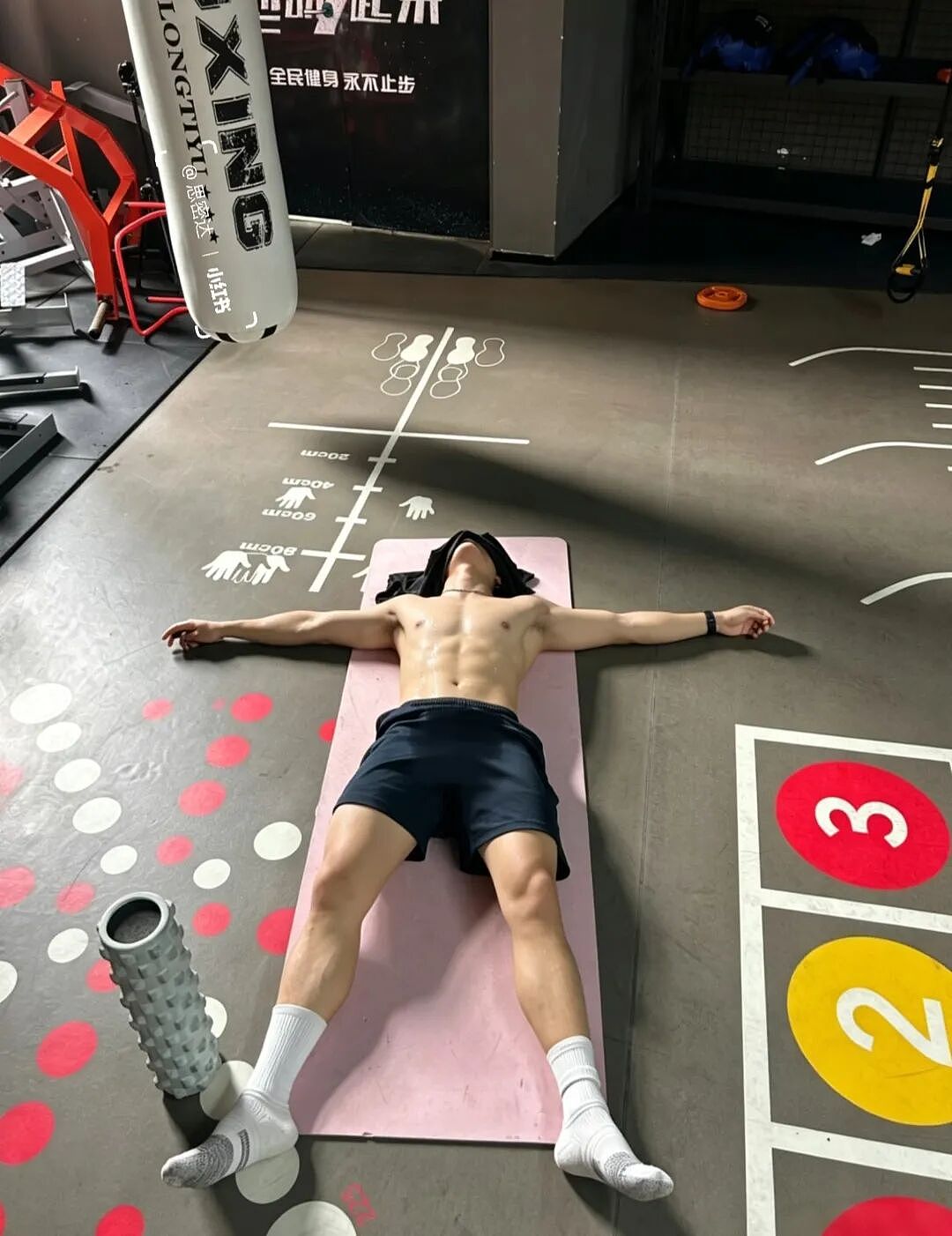【帅哥】健身房187薄肌小狼狗，旁边哥们眼睛都看直了...（组图） - 3