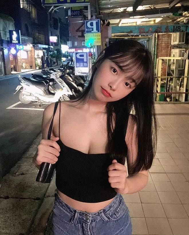 【美女】极品游戏女主播,巨有料,火辣身材,极致腰臀比(组图) - 23