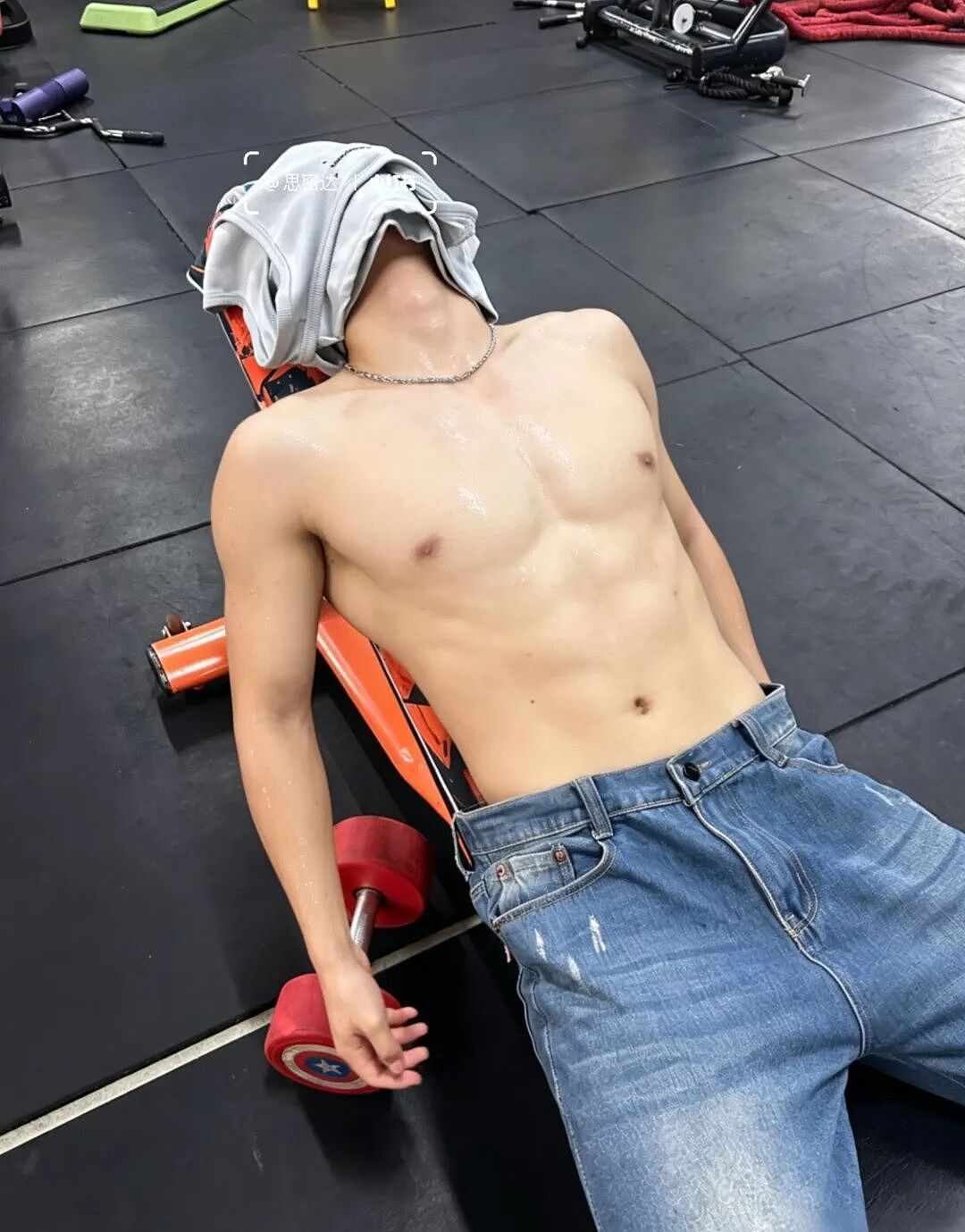 【帅哥】健身房187薄肌小狼狗，旁边哥们眼睛都看直了...（组图） - 1