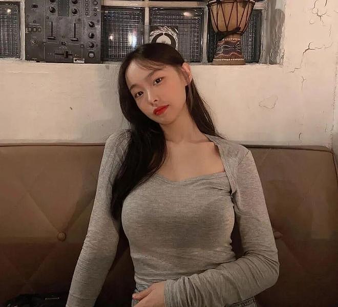 【美女】极品游戏女主播,巨有料,火辣身材,极致腰臀比(组图) - 8