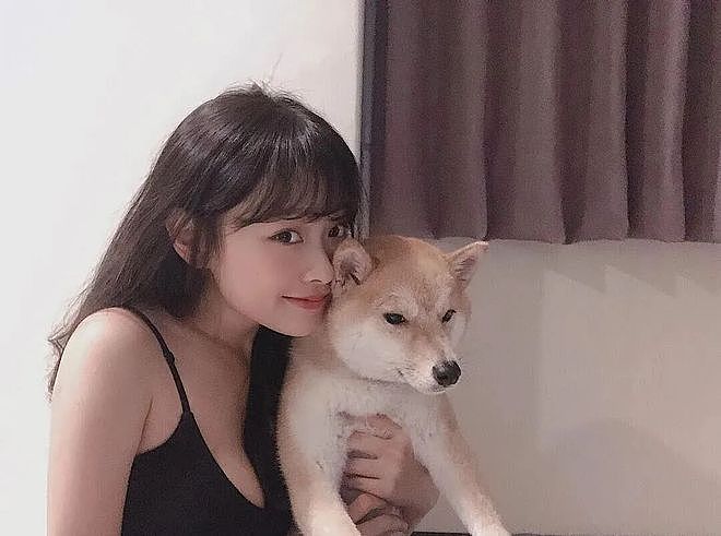【美女】极品游戏女主播,巨有料,火辣身材,极致腰臀比(组图) - 12