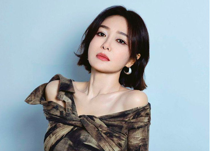 秦岚一句:我的子宫关你什么事,破防了多少人?47岁的她如今过得怎么样(组图) - 7