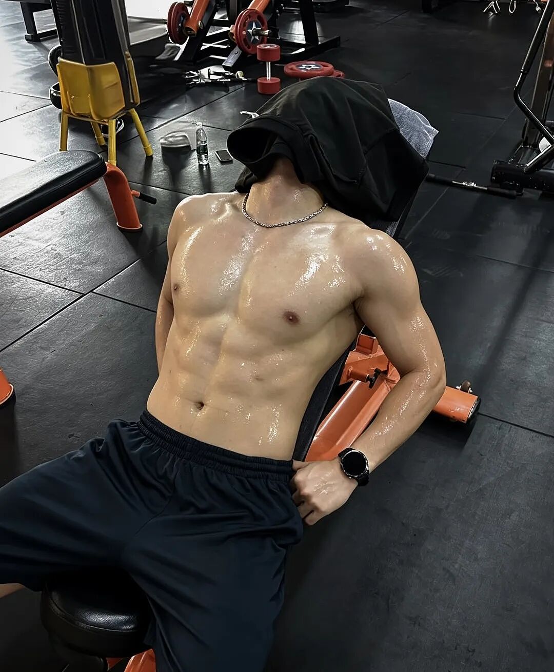 【帅哥】健身房187薄肌小狼狗，旁边哥们眼睛都看直了...（组图） - 14