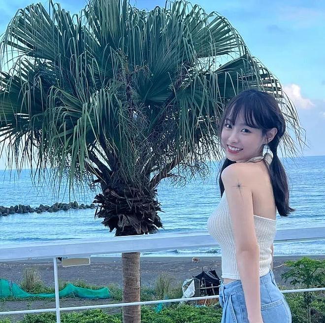 【美女】极品游戏女主播,巨有料,火辣身材,极致腰臀比(组图) - 22