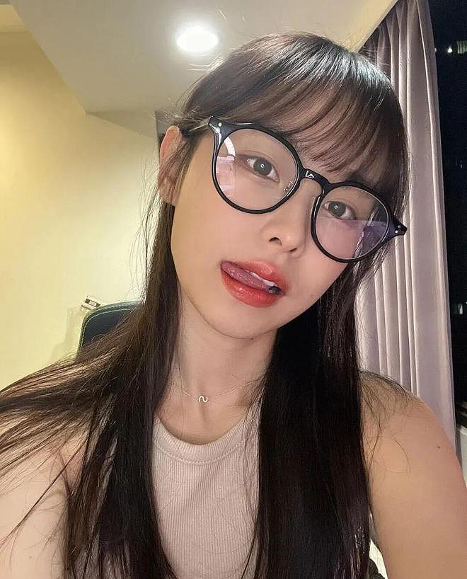 【美女】极品游戏女主播,巨有料,火辣身材,极致腰臀比(组图) - 21