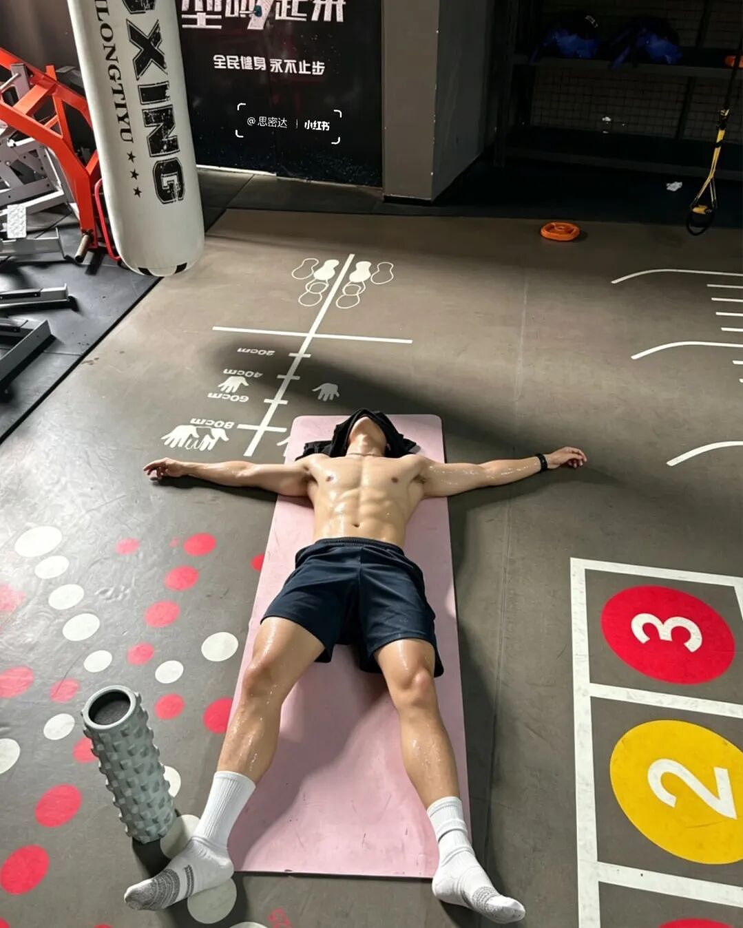 【帅哥】健身房187薄肌小狼狗，旁边哥们眼睛都看直了...（组图） - 9
