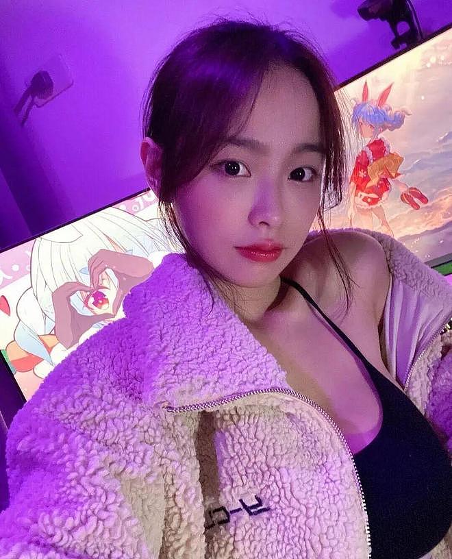 【美女】极品游戏女主播,巨有料,火辣身材,极致腰臀比(组图) - 14