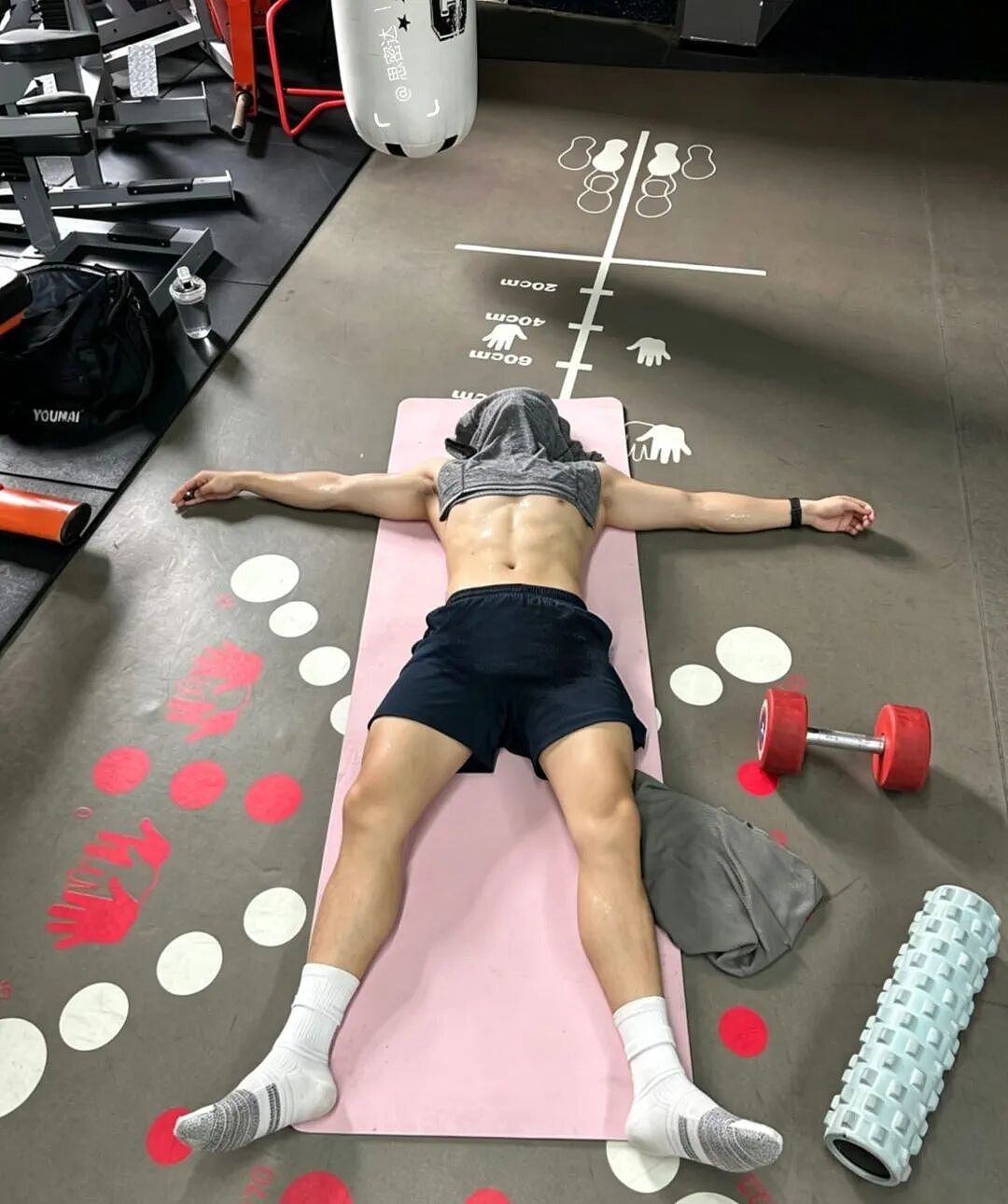 【帅哥】健身房187薄肌小狼狗，旁边哥们眼睛都看直了...（组图） - 4