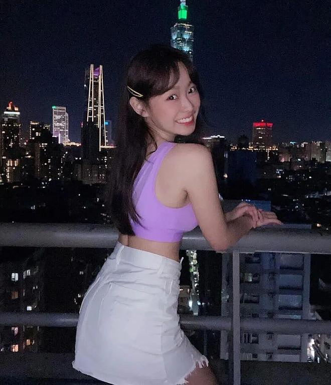 【美女】极品游戏女主播,巨有料,火辣身材,极致腰臀比(组图) - 9