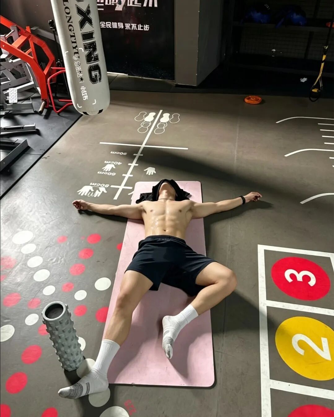 【帅哥】健身房187薄肌小狼狗，旁边哥们眼睛都看直了...（组图） - 5