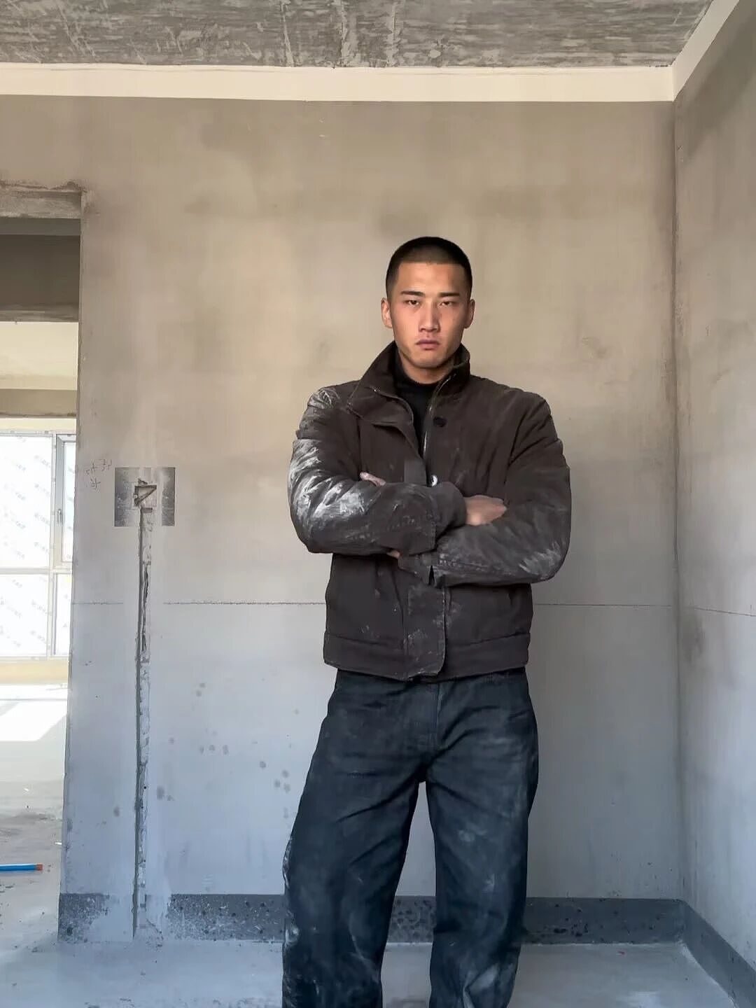【帅哥】河南小伙水拍电工视频直接封神，后面作品更是炸裂~（组图） - 4
