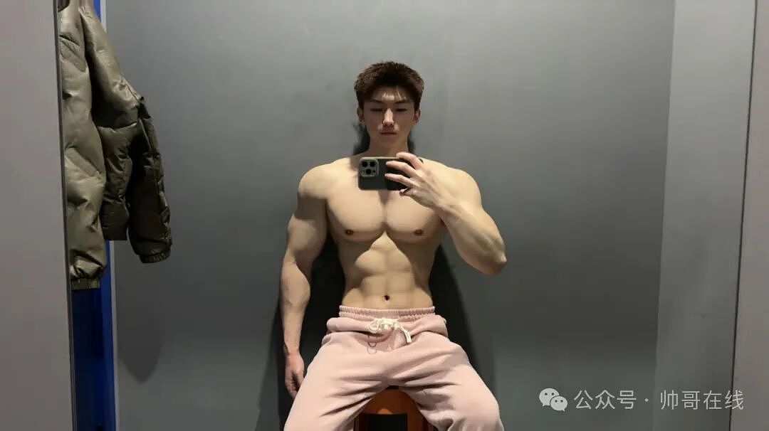 【帅哥】大胸肌健身帅哥,这身材有点顶!(组图) - 4