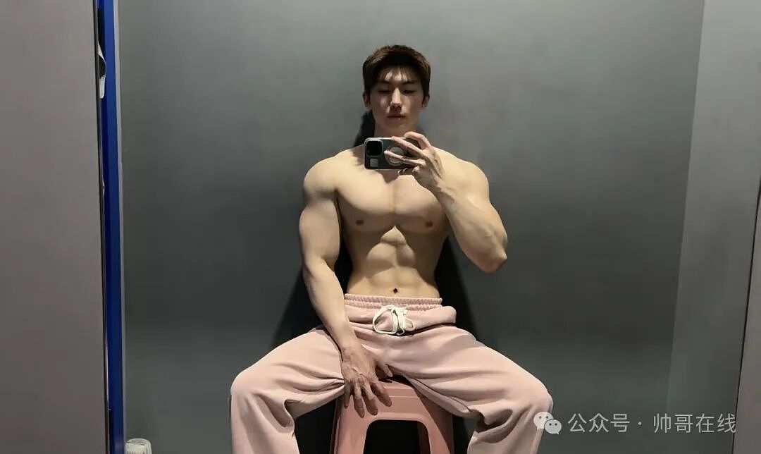 【帅哥】大胸肌健身帅哥,这身材有点顶!(组图) - 5