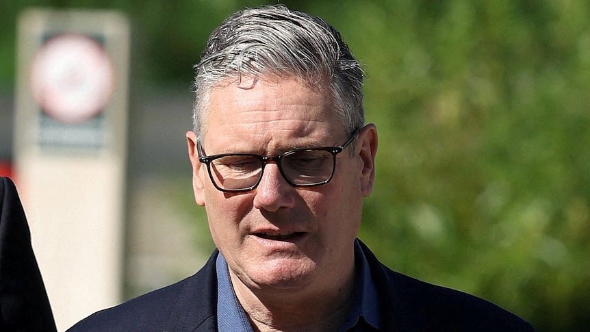 英国首相斯塔默预计将辞职,挑战者补选大胜带来压力 - 1