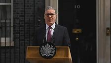 连日压力下，英国首相基尔·斯塔默宣布辞职（图）