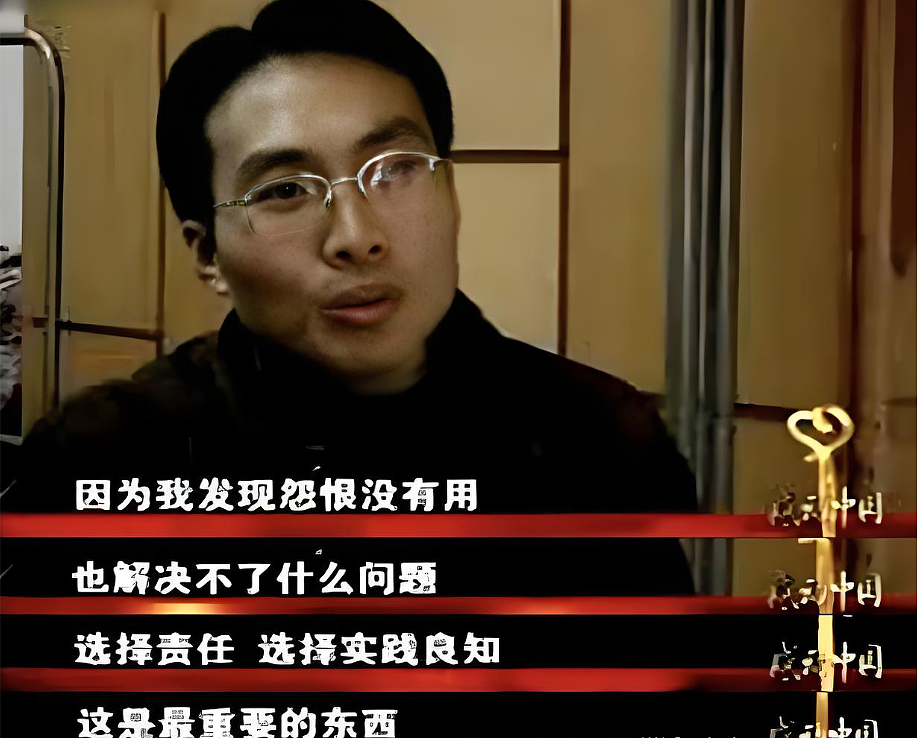 【情感】60岁父亲揣8枚土鸡蛋陪考，洪战辉深夜赶来传递善意，残疾少年贺永辉，被全网温柔托举（组图） - 9