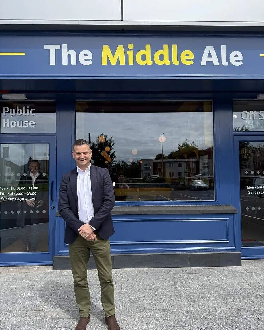 Lidl跨界开廉价酒吧,开业当天就被冲了!英国酒鬼是猛啊(组图) - 4