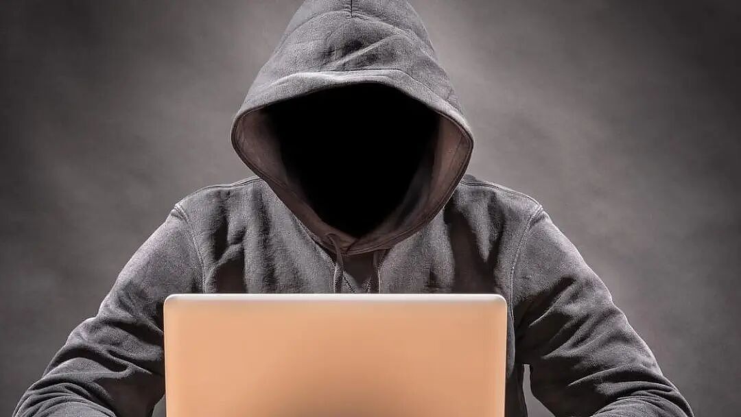 令人发指！澳男拍摄亲生儿女不雅照，甚至还用AI合成！被判4年（组图） - 1
