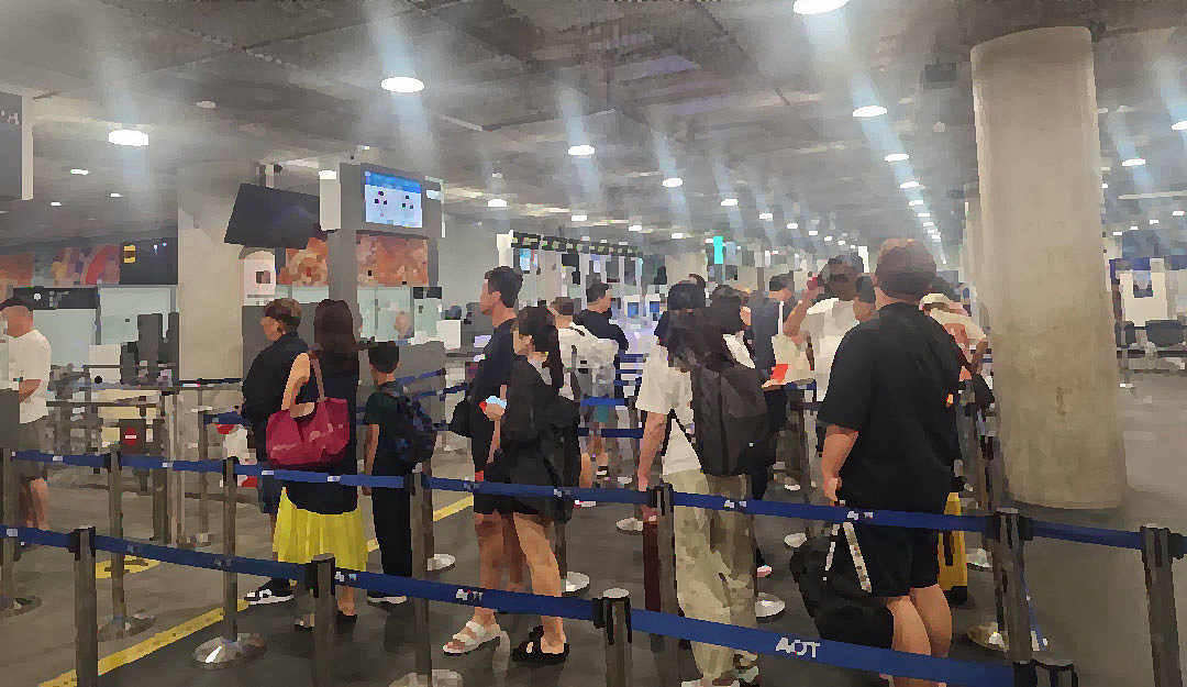 泰国被曝入境“黑色产业链”:中介1.2万泰铢“保过通关”、专坑中国游客!(组图) - 7