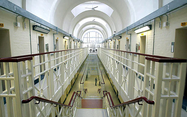 英3名囚犯联手杀死虐童重刑犯?狱警疑睁一只眼闭一只眼…(组图) - 9
