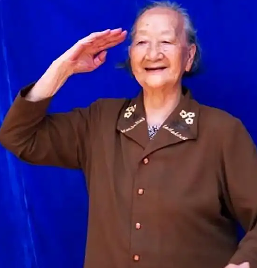 【情感】一生只有2日夫妻相守，长征路上失散，重逢已过47年，那场烽火姻缘，看哭无数人（组图） - 9