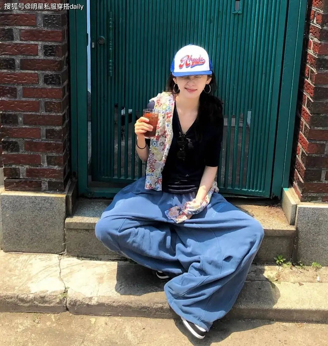 【时尚】章若楠带火“多巴胺色”旅行穿搭！2套穿搭色彩明媚像18岁校花！（组图） - 3