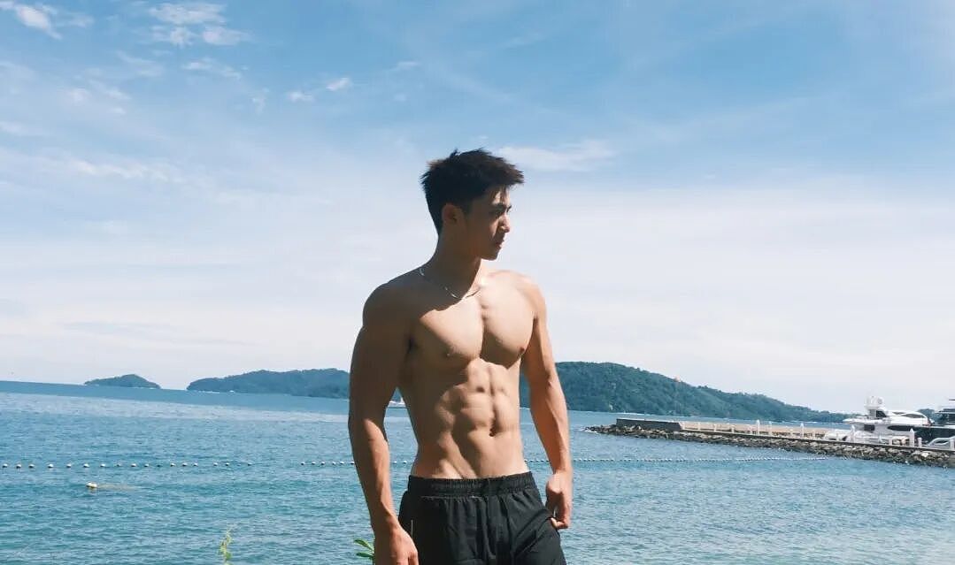 【帅哥】深圳195黑皮壮硕体育生，男粉直呼daddy级别的...（组图） - 1