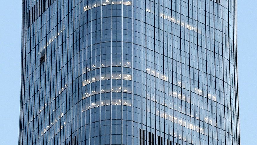 北京官方通报小型飞机撞中信大厦，未给出具体原因（图） - 1
