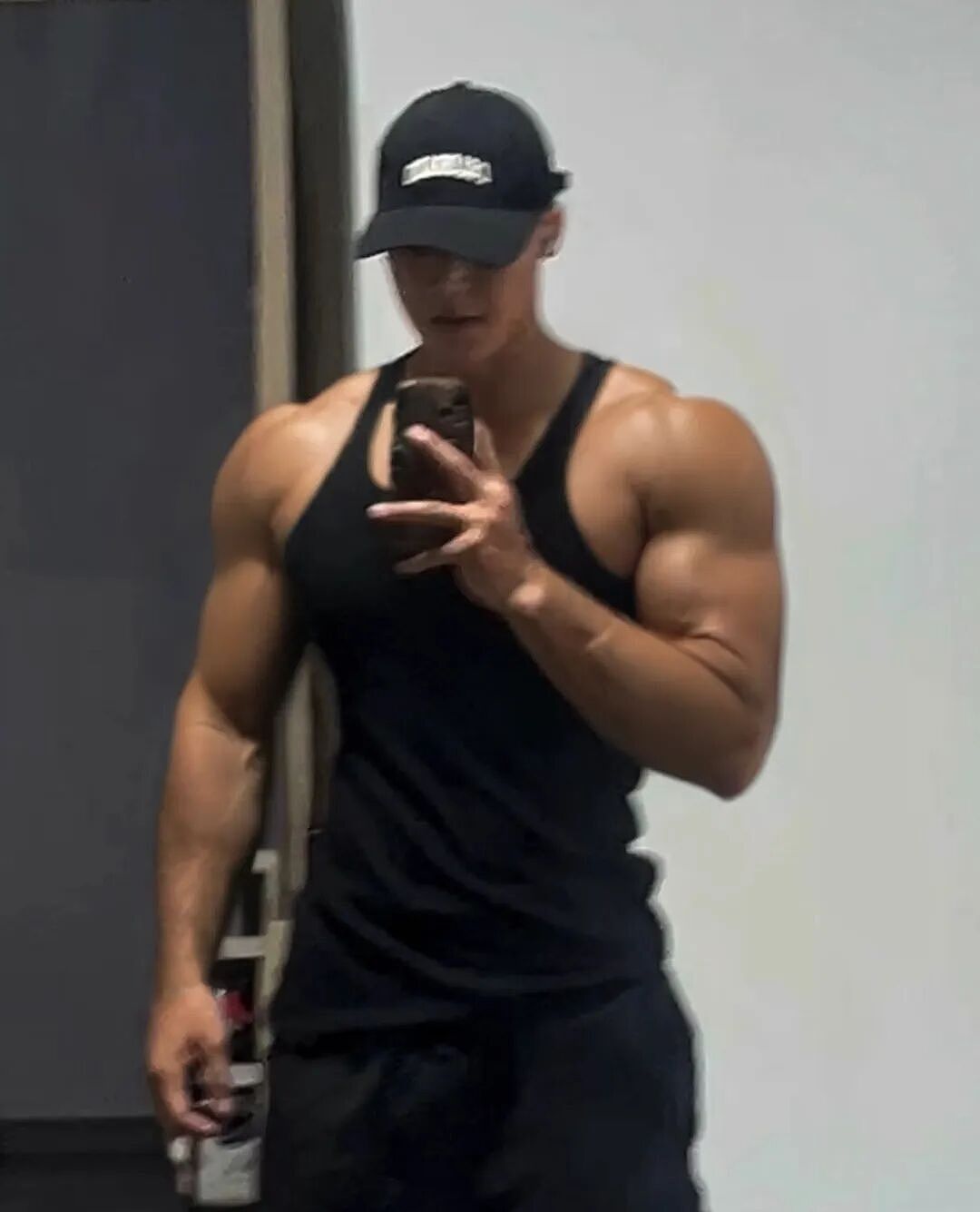 爆火推特的极品黑皮肌肉猛男,壮硕身材简直人形打桩机...(组图) - 3