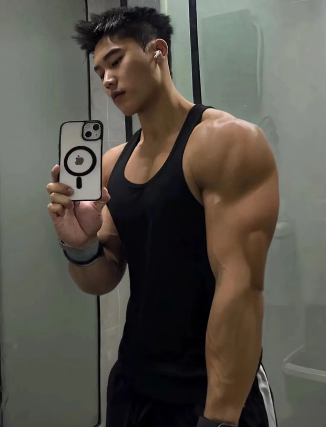 爆火推特的极品黑皮肌肉猛男,壮硕身材简直人形打桩机...(组图) - 8