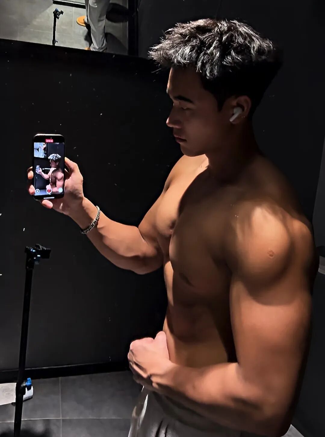 爆火推特的极品黑皮肌肉猛男,壮硕身材简直人形打桩机...(组图) - 9