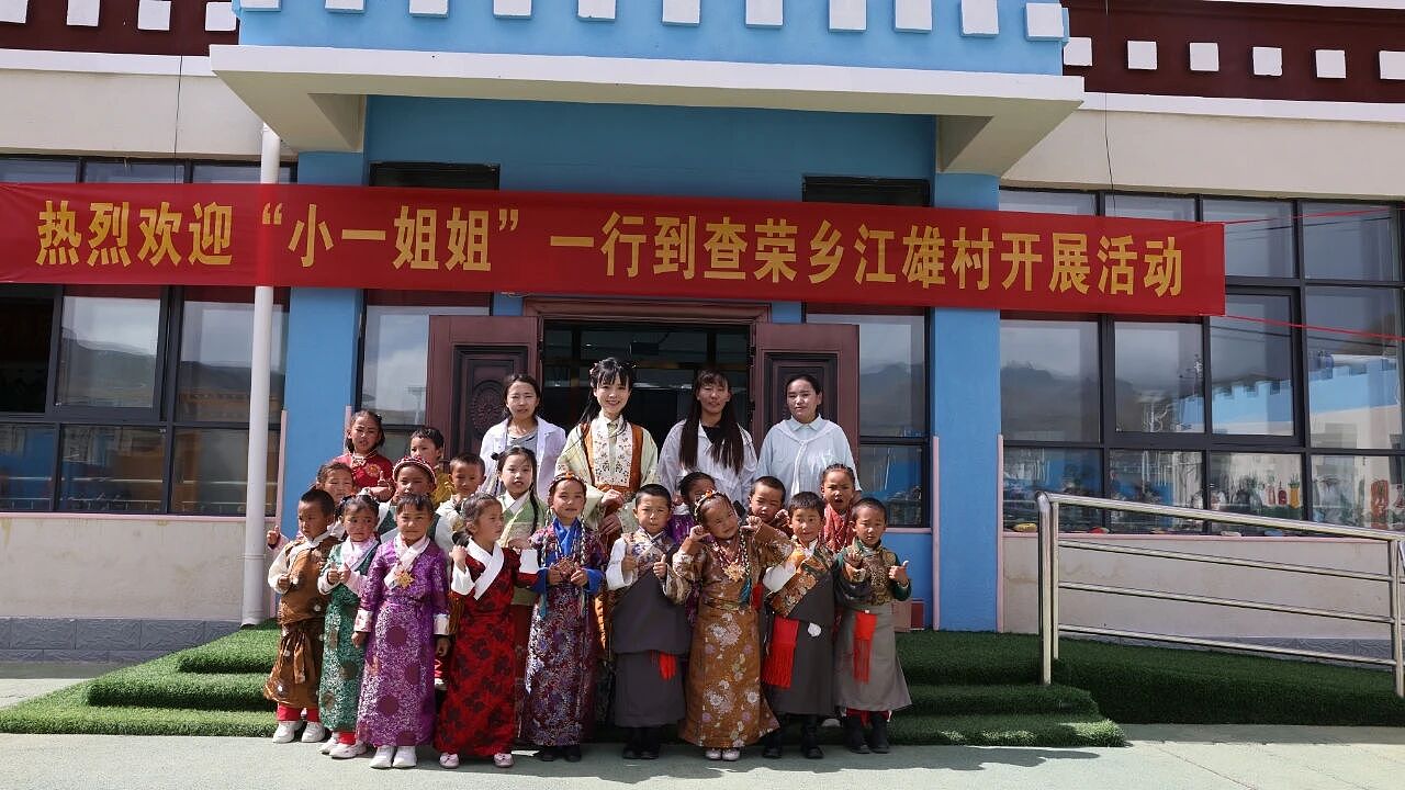 【情感】焦虑宝妈跳出鸡娃内卷,用手势舞带娃传承千年诗词文化,坐拥千万粉丝,百万海外粉丝慕名追随(组图) - 8